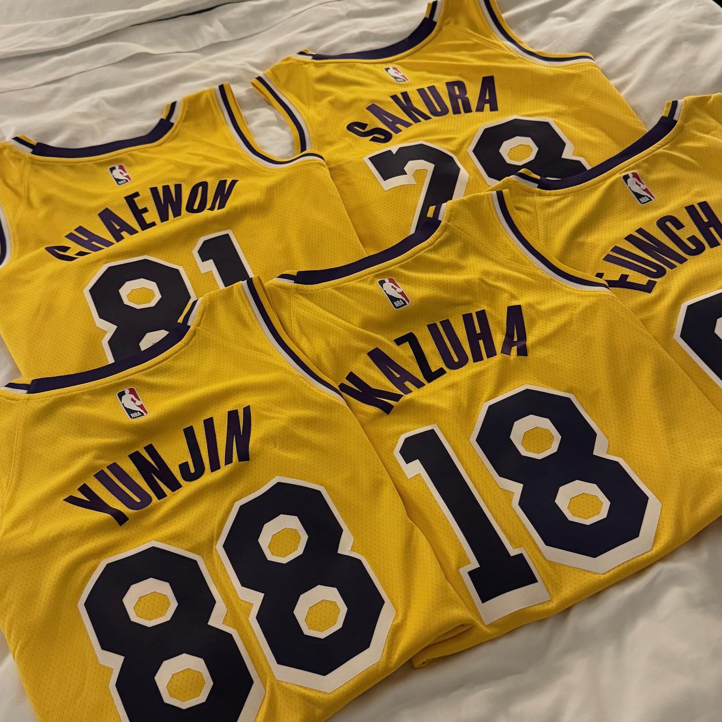 LE SSERAFIM Unisex Los Angeles Lakers Swingman Custom Jersey